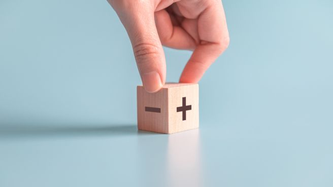 P2P Lending vs Traditional Investing: Pros and Cons